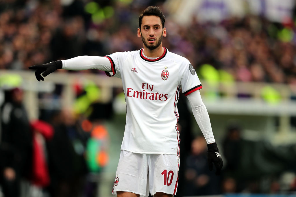Hakan Calhanoglu đang dần thể hiện vai trò quan trọng trong màu áo AC Milan.