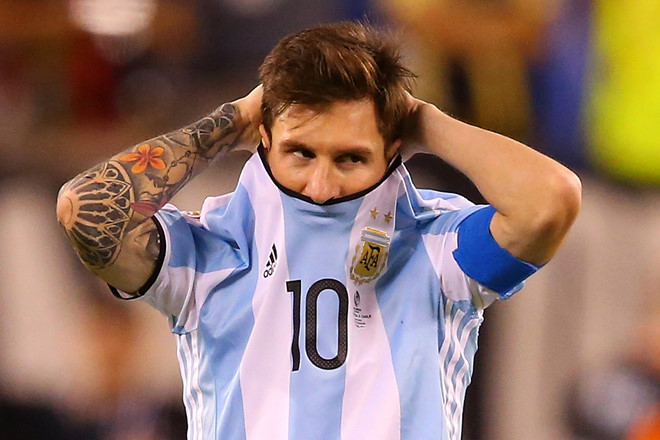 Ảnh bài viết 'Lionel Messi từng khóc thảm thiết như đứa trẻ đòi mẹ'