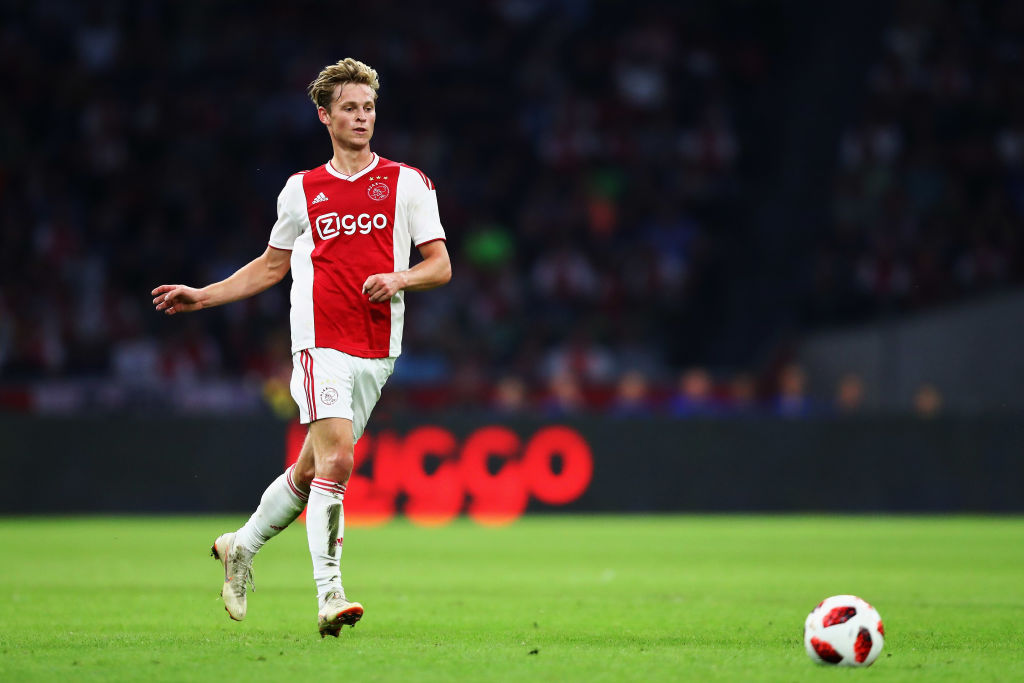 Frenkie de Jong đang là mục tiêu được nhiều CLB châu Âu săn đón.