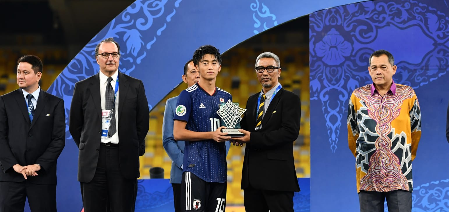 Nishikawa nhận danh hiệu MVP - Most Valuable Player.