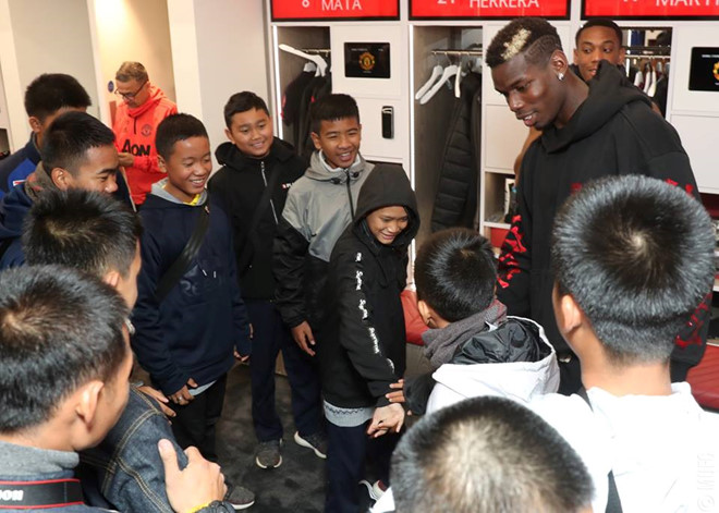 Ảnh bài viết Pogba niềm nở đón tiếp đội bóng nhí bị kẹt trong hang Tham Luang