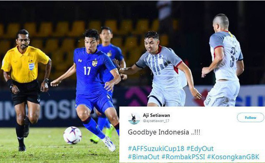 CĐV Indonesia "khóc than" cho đội nhà khi xem trận hoà giữa Philippines và Thái Lan.