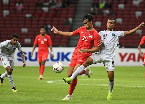 Ikhsan Fandi (20) lập "cú đúp" cho Singapore.