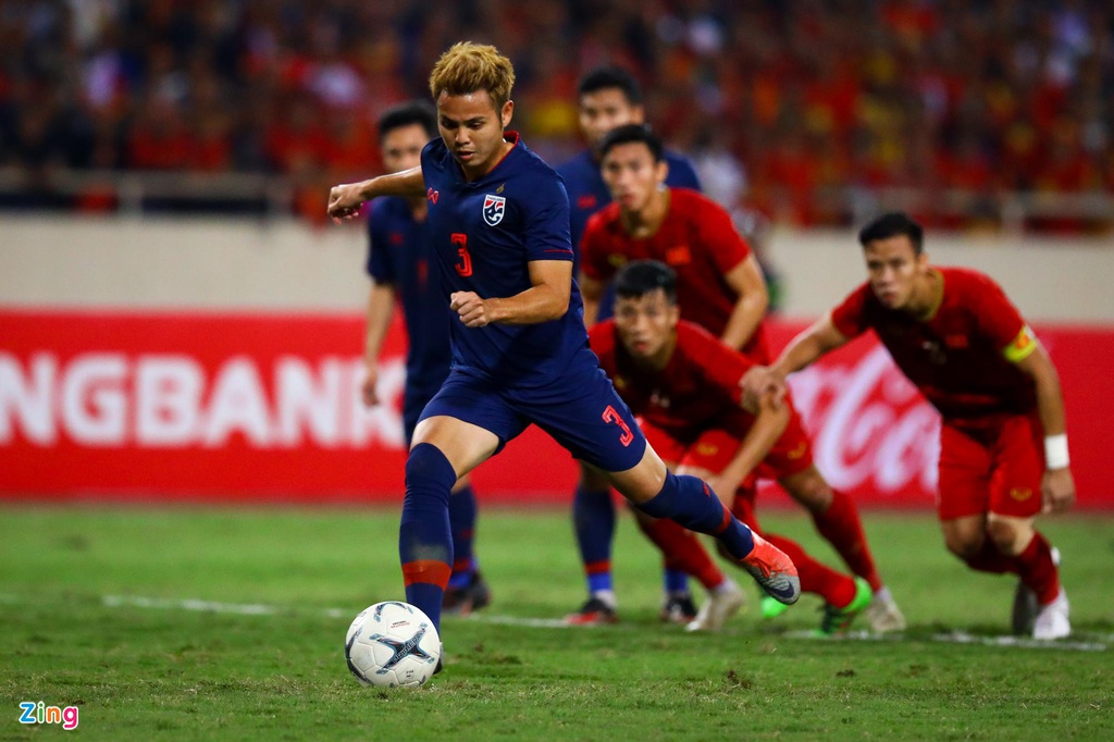 2. Theerathon Bunmathan (Yokohama F. Marinos): Hậu vệ trái số một của tuyển Thái Lan được HLV của Muangthong United đánh giá đủ sức chơi tại giải vô địch quốc gia Brazil. Theerathon đang là trụ cột của Yokohama F. Marinos ở J.League. Trước đó, anh từng thi đấu cho Vissel Kobe dưới dạng cho mượn khi còn thuộc biên chế Muangthong United. Ảnh: Minh Chiến.