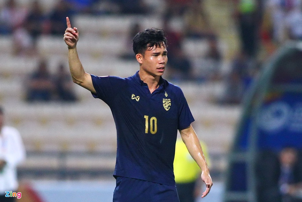 3. Supachok Sarachat (Buriram United): Tiền vệ của Buriram United được đánh giá là tài năng trẻ hàng đầu Thái Lan hiện tại, bên cạnh Suphanat Mueanta, người cũng là đồng đội của anh ở CLB. Supachok là trụ cột của tuyển Thái Lan và các cấp tuyển trẻ dưới thời HLV Akira Nishino. Ảnh: Minh Chiến.