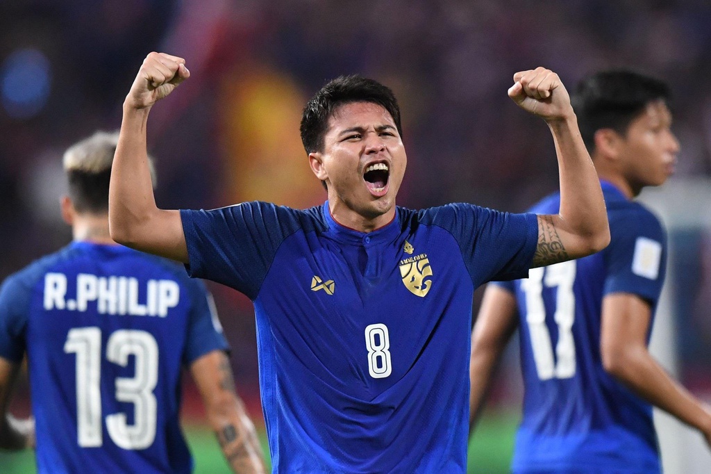 4. Thitipan Puangchan (BG Pathum United): Trước khi dính chấn thương ở trận lượt đi gặp tuyển Việt Nam tại Vòng loại thứ hai World Cup 2022, Thitipan là trụ cột nơi tuyến giữa của tuyển Thái Lan. Cầu thủ này vừa trải qua một mùa giải thi đấu cho Oita Trinita tại J.League dưới dạng cho mượn nhưng không được ký hợp đồng chính thức. Anh trở về khoác áo BG Pathum United và ghi 2 bàn sau 4 lần ra sân tại Thai League mùa này. Ảnh: Fox Sports.