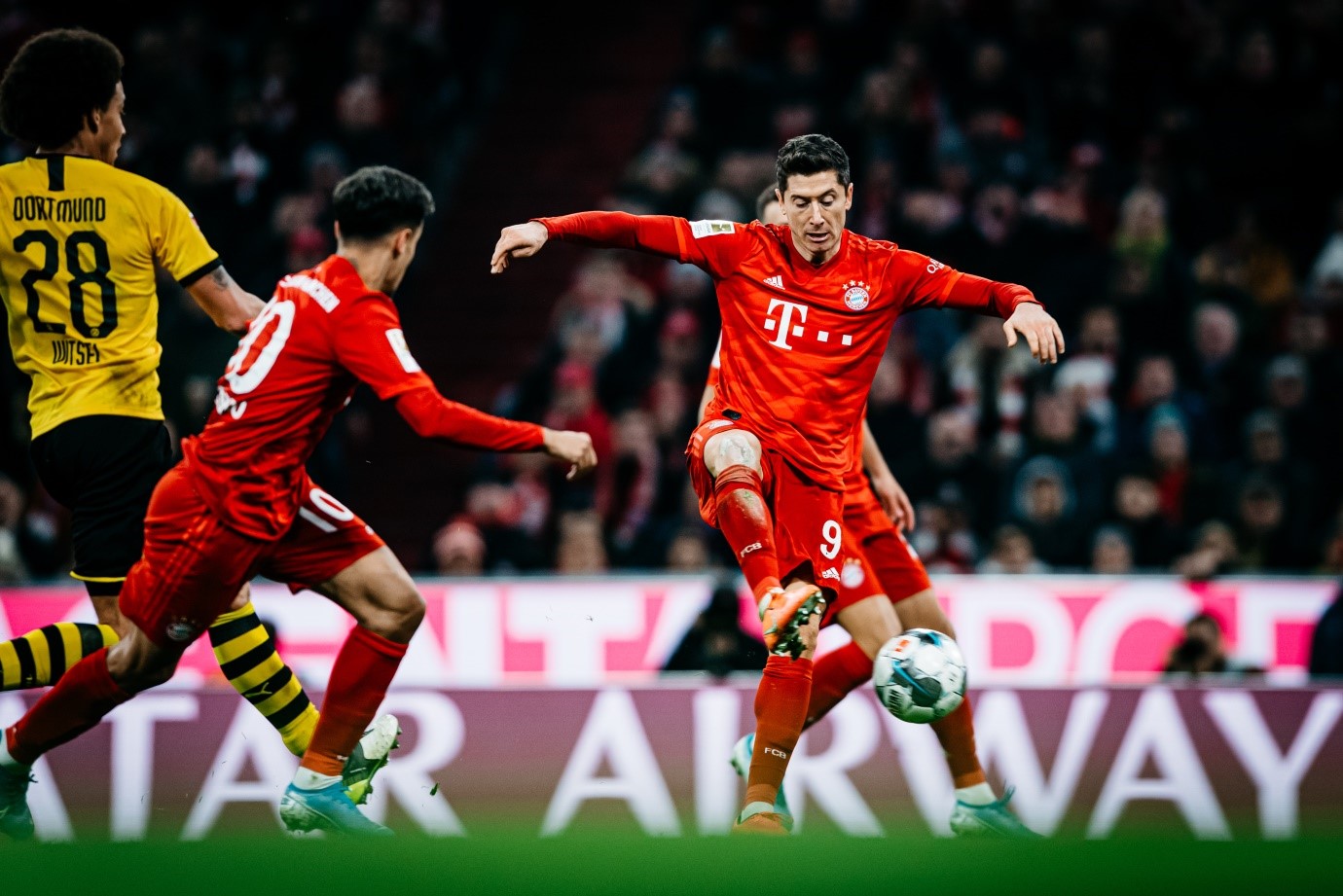 Không hàng thủ nào ở Bundesliga làm khó được Lewandowski.