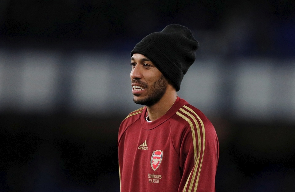 Pierre-Emerick Aubameyang đứng trước tương lai mù mịt tại Arsenal khi bị tước băng đội trưởng vì vi phạm kỷ luật nhiều lần. Tiền đạo người Gabon đang nhận sự quan tâm từ nhiều CLB lớn, trong đó có Barcelona.