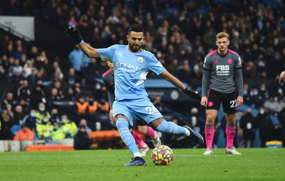 Riyad Mahrez đang có phong độ tốt trong màu áo Manchester City với 13 bàn, 5 kiến tạo trên mọi đấu trường. Cựu sao Leicester là quân bài chủ chốt trong chiến dịch bảo vệ ngôi vương châu Phi của tuyển Algeria. Đây cũng là tổn thất duy nhất Man City phải chịu trong quãng thời gian CAN 2021 diễn ra.