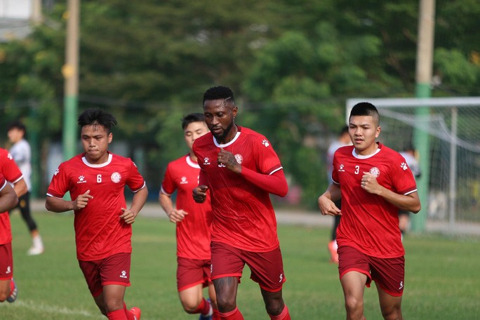 Ảnh bài viết CLB TP HCM hội quân, Hoàng Vũ Samson ra mắt HLV Trần Minh Chiến