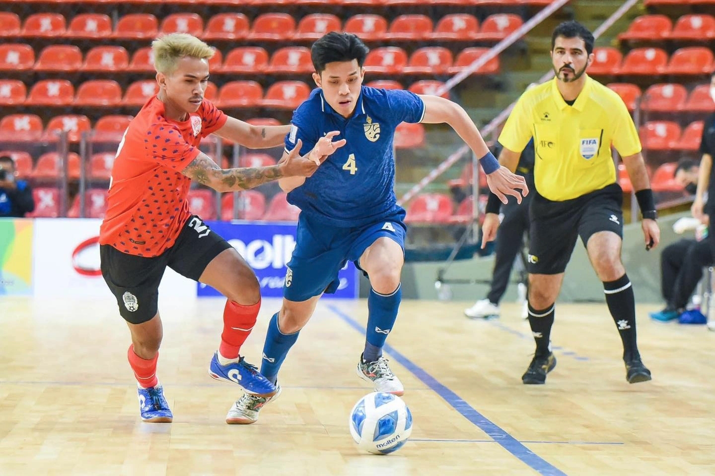 Futsal Thái Lan tỏ ra quá mạnh. Ảnh: FAT.