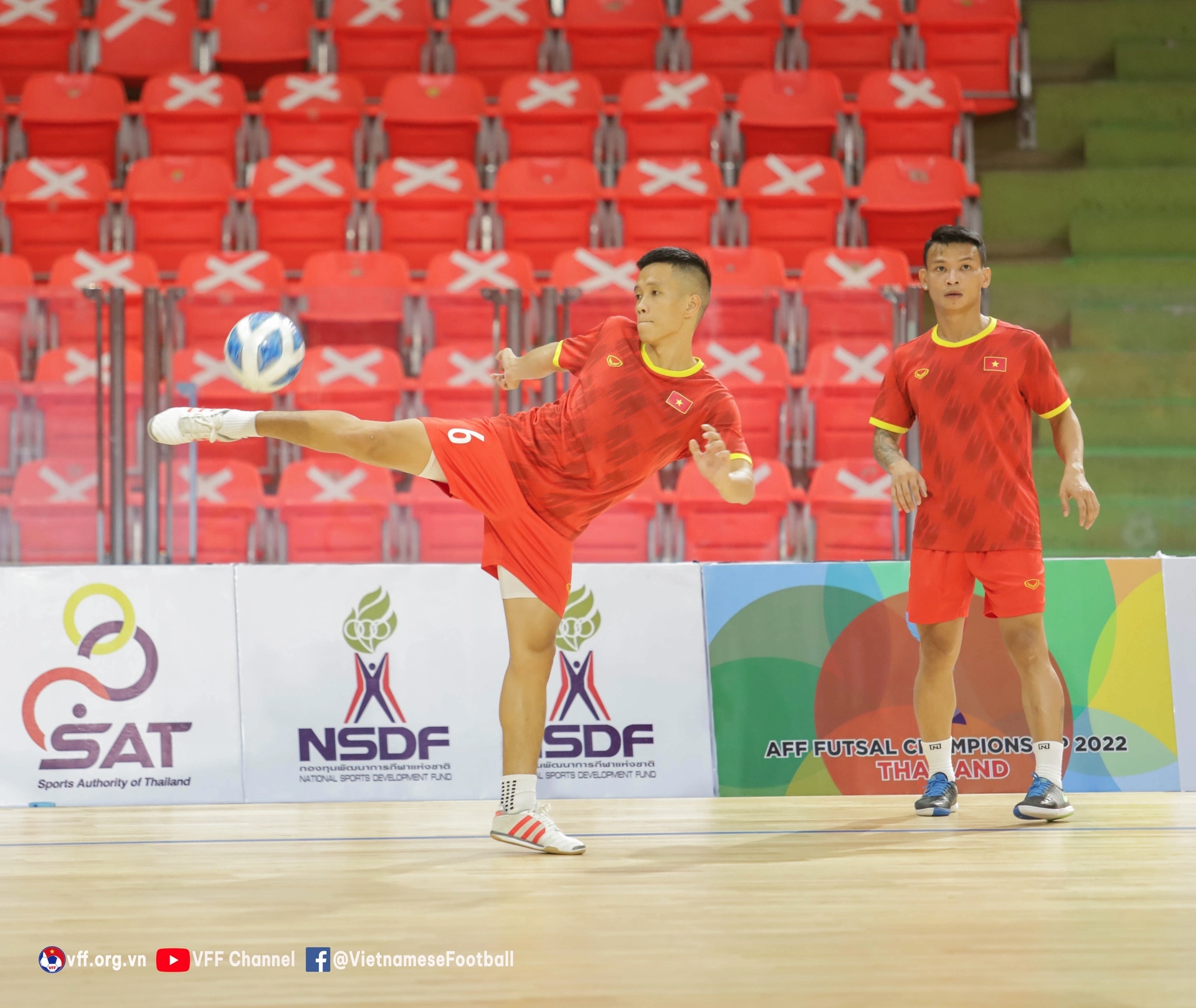 Phạm Đức Hòa (trái) và Trần Thái Huy sẽ là những trụ cột của tuyển futsal Việt Nam ở giải Đông Nam Á. Ảnh: VFF.