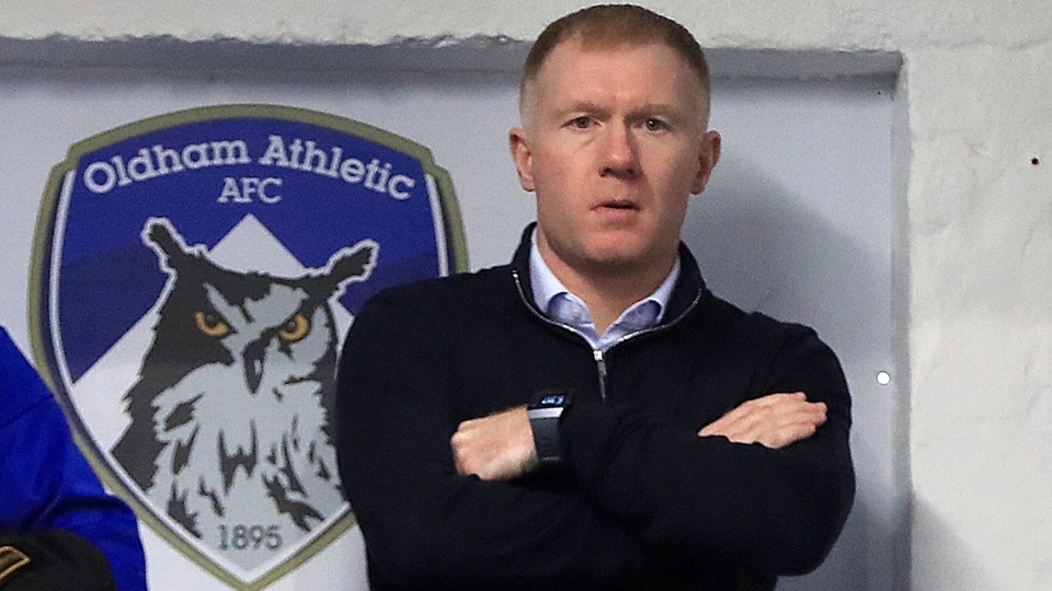 Paul Scholes được kỳ vọng trở thành một HLV giỏi khi có sự nghiệp cầu thủ ấn tượng. Nhưng cựu tiền vệ tuyển Anh chỉ trải qua 31 ngày huấn luyện Oldham, đội bóng đang chơi ở giải hạng Tư nước Anh. Scholes được cho là có mâu thuẫn với chủ đội bóng nên rời đi. Kể từ sau trải nghiệm ngắn ngủi làm HLV năm 2019, Scholes giờ tập trung làm BLV.