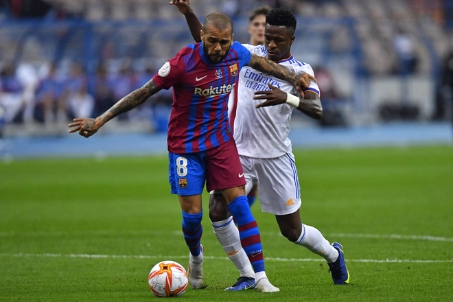 Ảnh bài viết Alves: 'Nếu Xavi làm vậy khi tôi 25 tuổi, sẽ có đánh nhau'