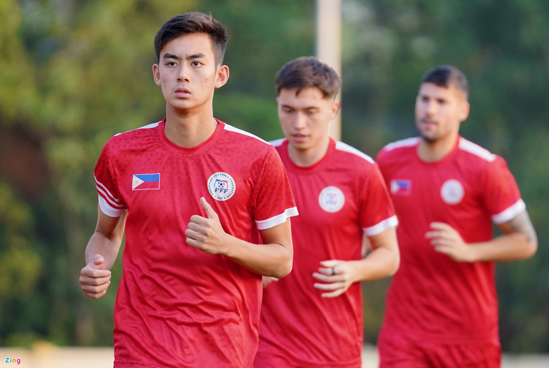 Cũng giống Chung, vài cầu thủ trẻ khác của U23 Philippines cũng được đôn lên đội tuyển quốc gia dự AFF Cup 2020 để cọ xát và tích lũy kinh nghiệm trước SEA Games 31. Đây là sự chuẩn bị của Liên đoàn Bóng đá Philippines (PFF) hướng tới việc cải thiện thành tích vốn nhạt nhòa của bóng đá nước này tại các kỳ SEA Games.