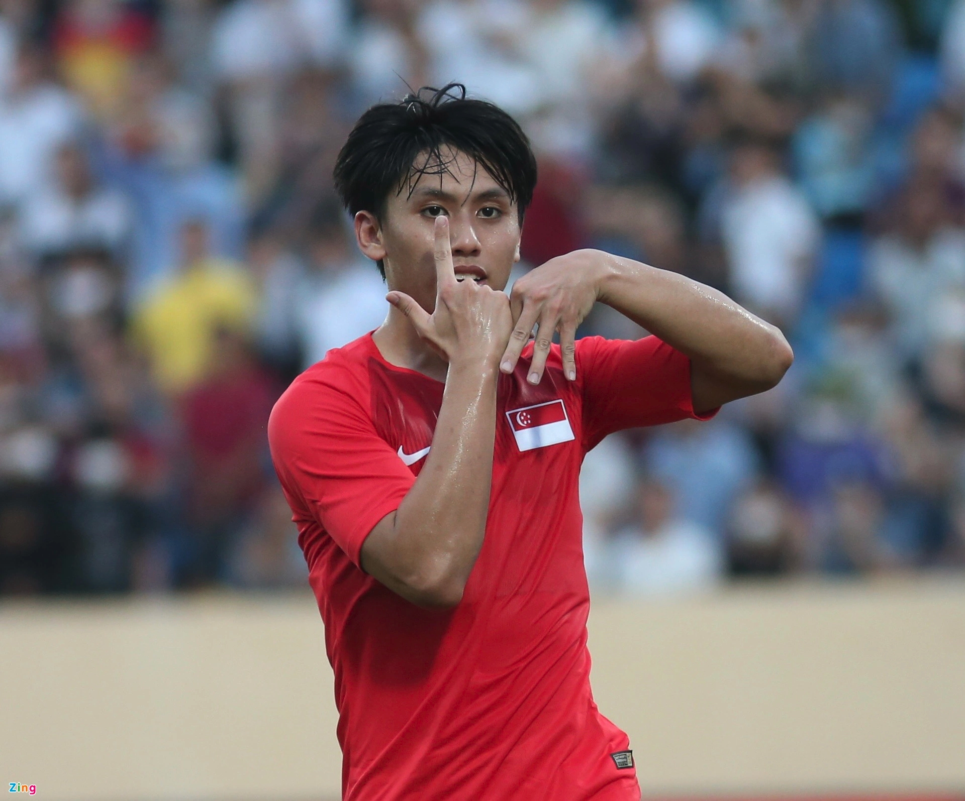 Phút 88, hàng thủ Lào mắc lỗi. Kweh Glenn tận dụng pha xử lý thiếu quyết đoán của hậu vệ Lào để sút rút ngắn tỷ số còn 1-2 cho U23 Singapore.