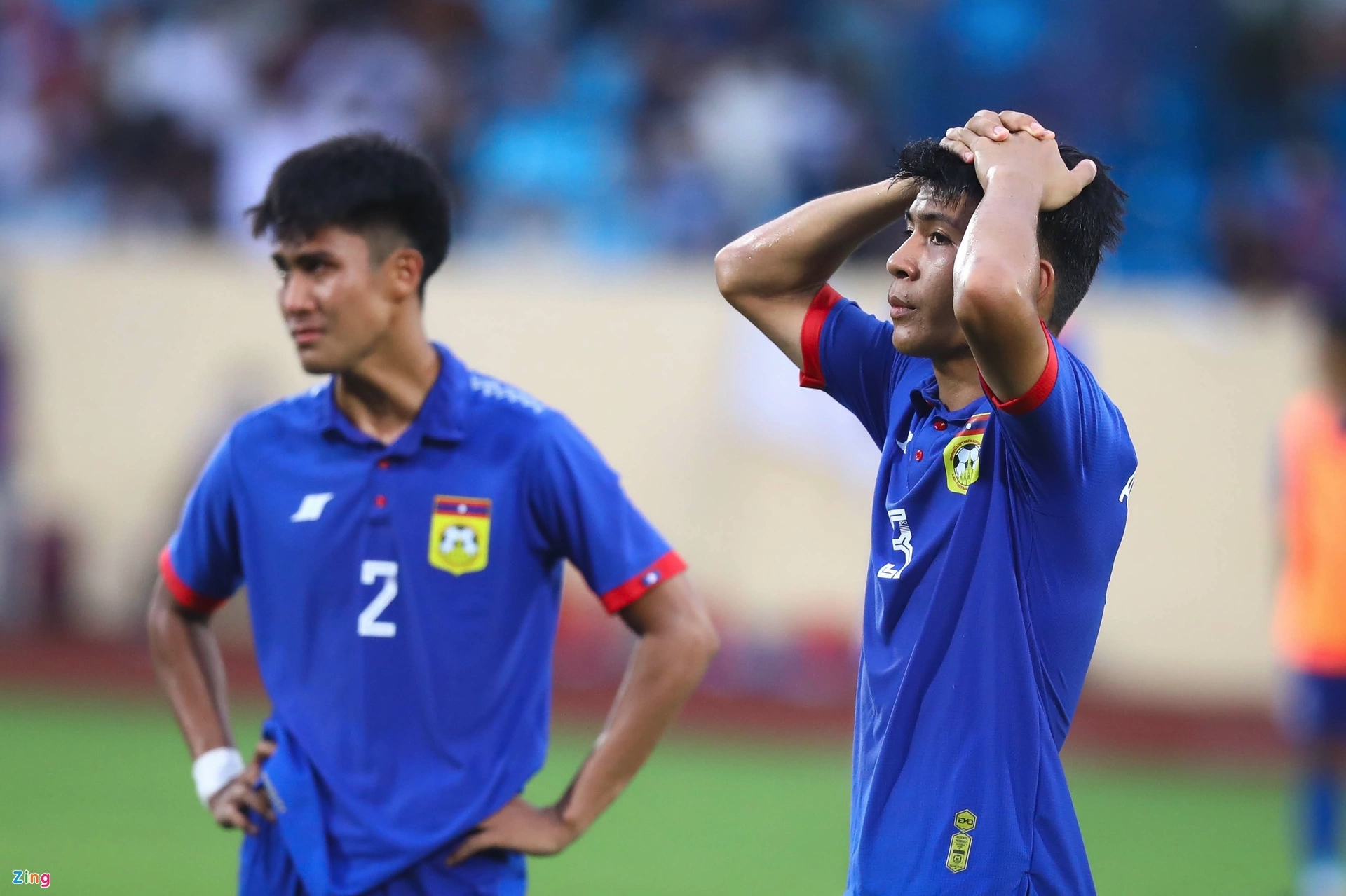 Các cầu thủ phòng ngự của U23 Lào hẳn là phải cảm thấy nuối tiếc. Sự thiếu kinh nghiệm của họ khiến đội không thể bảo vệ những nỗ lực của hàng công.