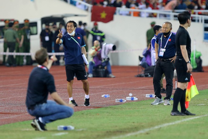 Ảnh bài viết Căng thẳng cuộc chiến ngoài đường piste giữa 2 HLV Park Hang-seo và Polking