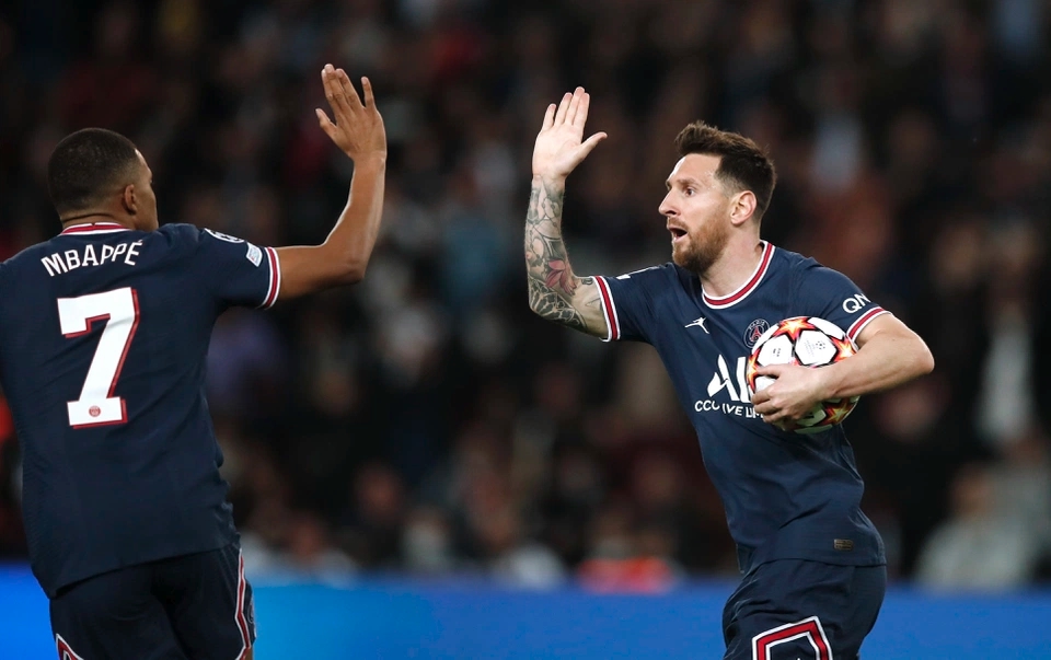 Lionel Messi xếp thứ 2 trong danh sách với 683 bàn thắng. Tiền đạo Argentina có 480 bàn ở giải VĐQG, 70 bàn tại đấu trường cúp quốc gia và 133 bàn tại đấu trường quốc tế.