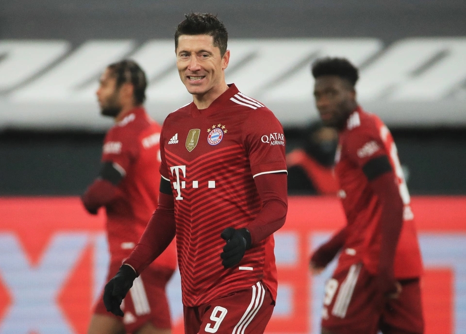 Lewandowski thi đấu ít hơn hẳn Ronaldo và Messi (55.538 phút), tuy nhiên số phút trung bình cho một pha lập công của Lewy gần ngang ngửa Ronaldo (109,10 phút/bàn).