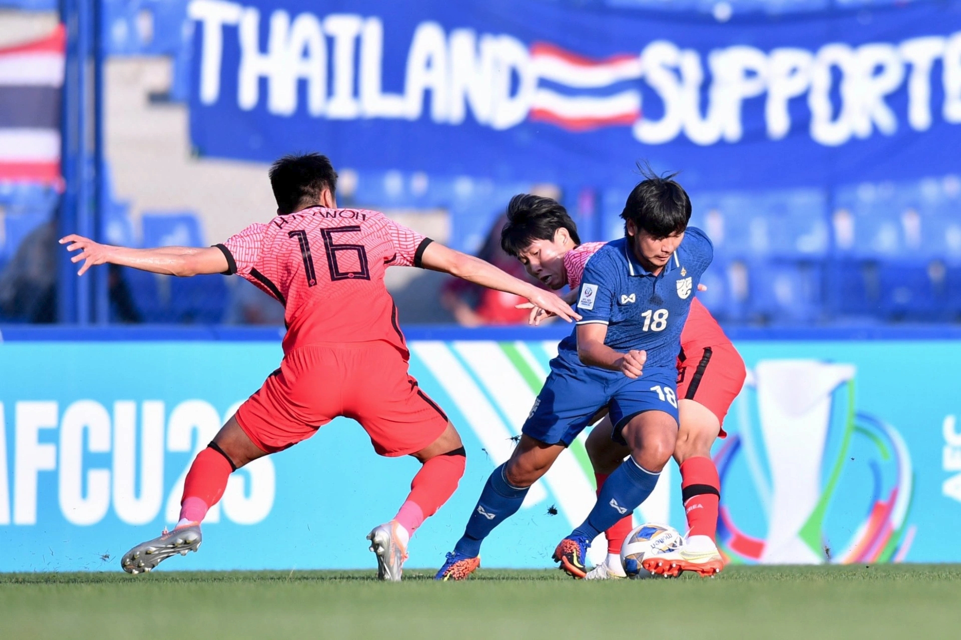 U23 Thái Lan chơi nỗ lực nhưng không thể giành được 1 điểm trước Hàn Quốc.
