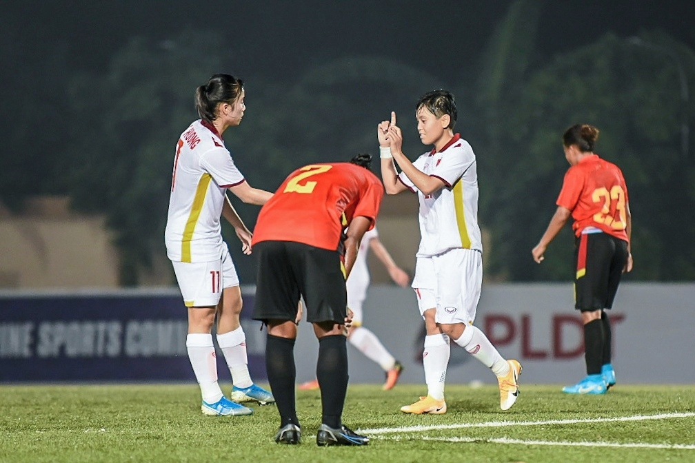Tuyển nữ Việt Nam dễ dàng đánh bại Timor Leste để vươn lên ngôi đầu bảng. Ảnh: PFF.