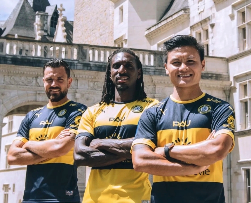 Guingamp là thách thức đầu tiên của Quang Hải và đồng đội ở mùa giải mới. Ảnh: Pau FC.