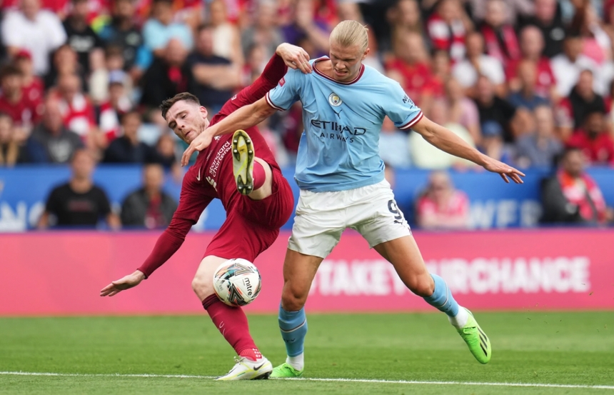 Erling Haaland bị chỉ trích sau màn thể hiện kém trong thất bại trước Liverpool ở Siêu cúp Anh. Tuy nhiên, Pep Guardiola tuyên bố: "Cậu ấy rất mạnh mẽ và sẽ ghi bàn vào lần sau". Thực tế Haaland gia nhập Man City với "gia tài" là 155 bàn trong sự nghiệp (chỉ tính các pha lập công ở những giải chính thức - Opta). Chỉ cần bắt nhịp được với đồng đội, Haaland có thể chơi bùng nổ.