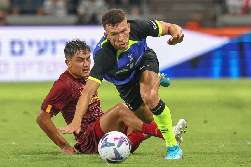 Paulo Dybala gia nhập AS Roma theo dạng chuyển nhượng tự do và nhận áo số 21 tại đội bóng thủ đô Italy. Cựu sao Juventus được đánh giá là cầu thủ đẳng cấp nhất trong đội hình Roma hiện tại. HLV Jose Mourinho đặt tham vọng bay cao ở Serie A mùa này và Dybala chắc chắn là nhân tố quan trọng để đội bóng thủ đô hướng tới một mùa giải thành công.