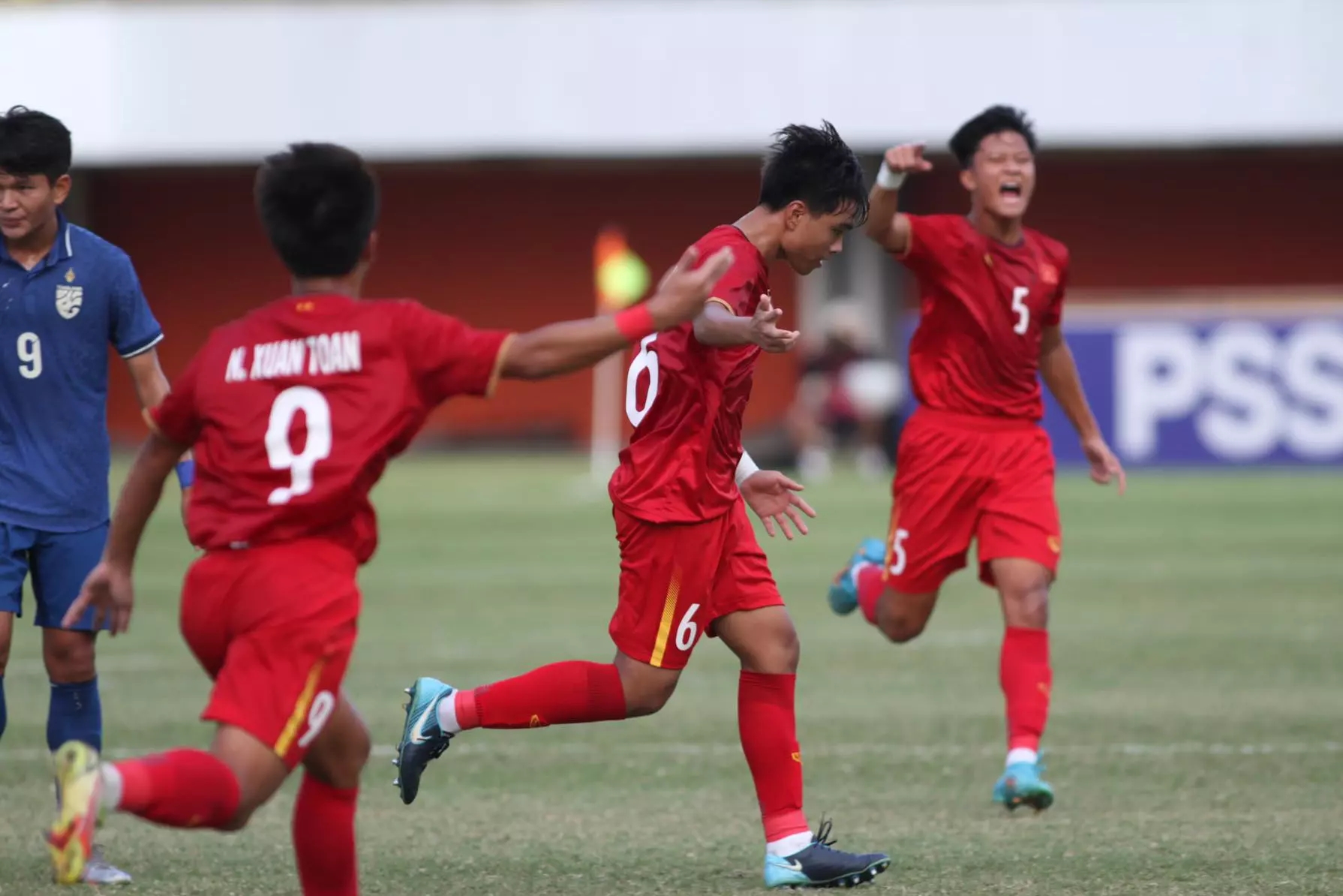 U16 Việt Nam vào chung kết.