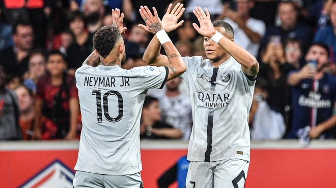 Mbappe không hề yêu cầu PSG bán Neymar.