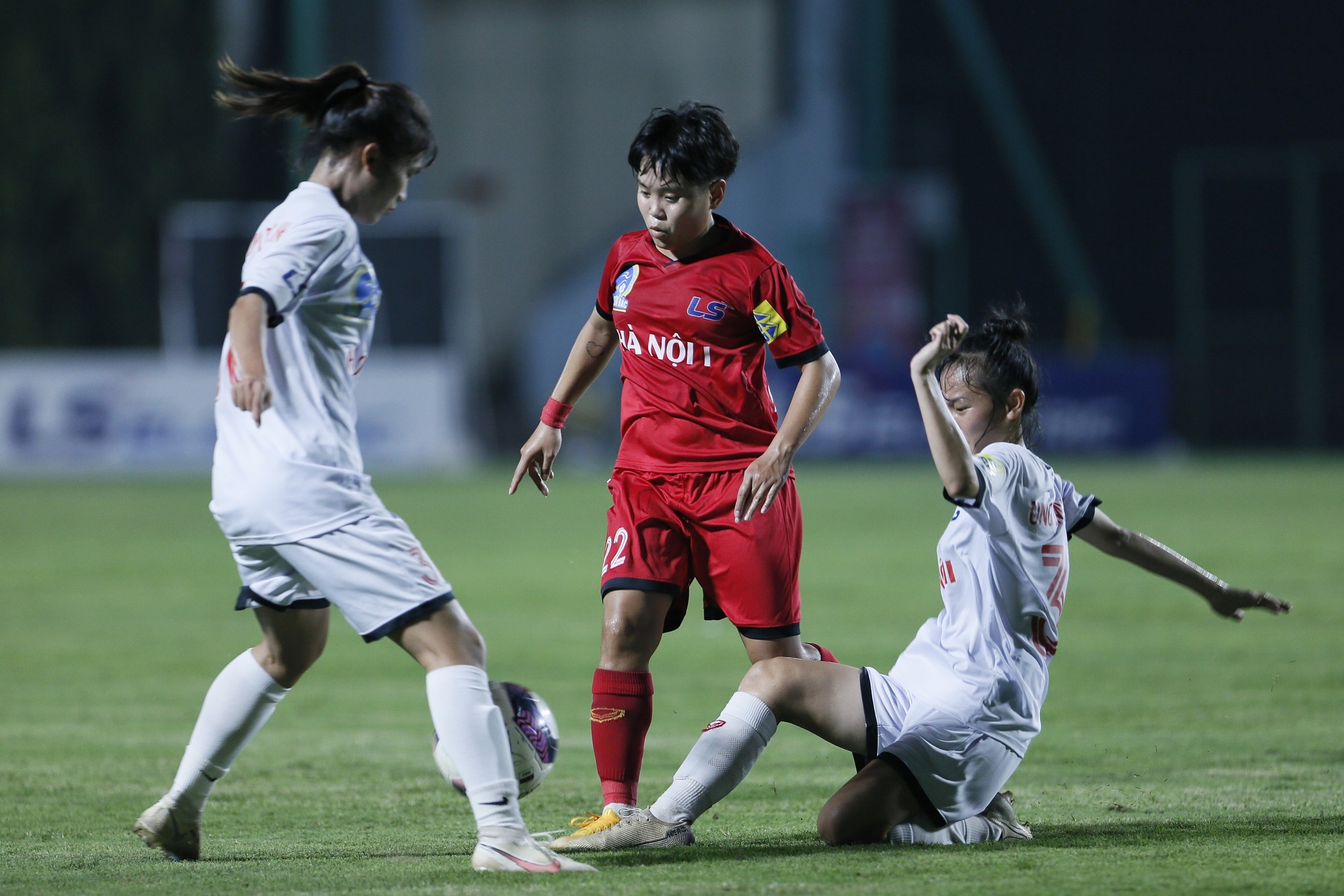 Hà Nội 1 đè bẹp đàn em với trận thắng 5-0.
