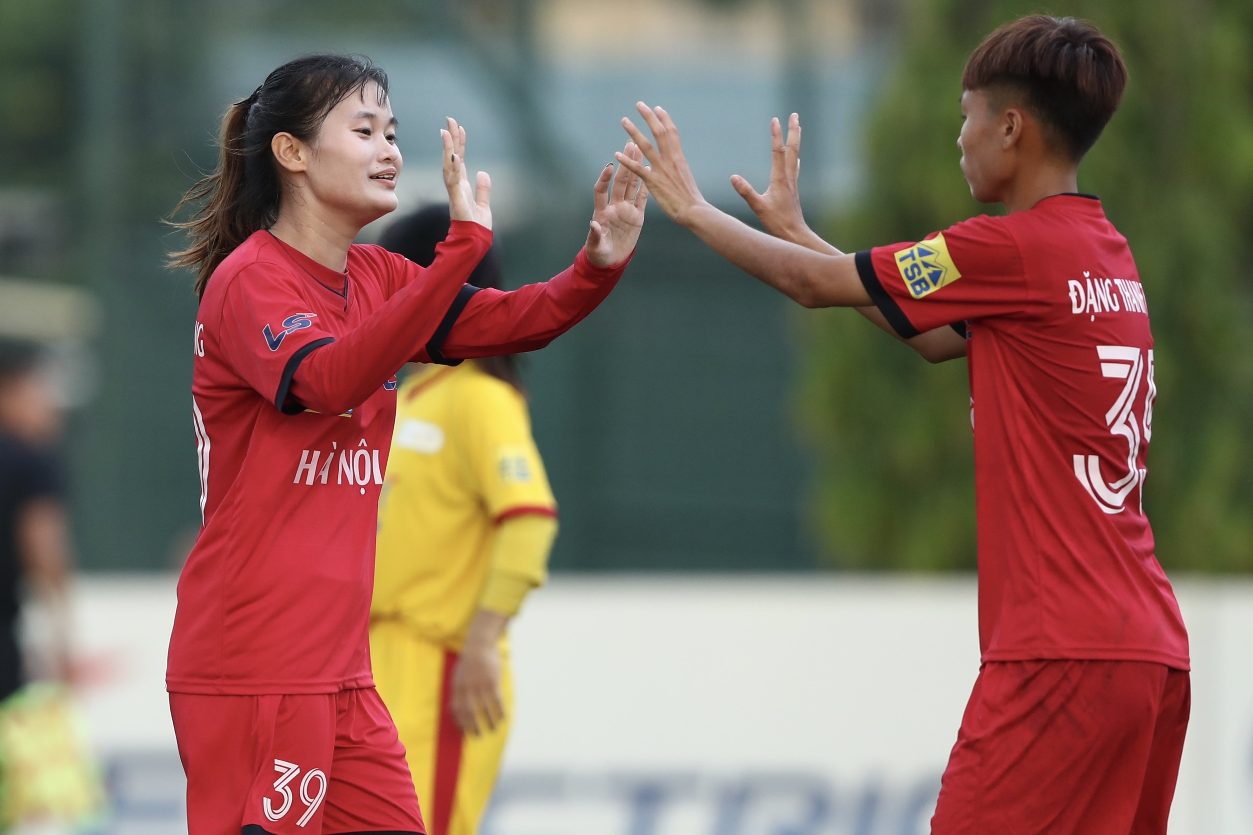 Hà Nội II giành chiến thắng đầu tay.