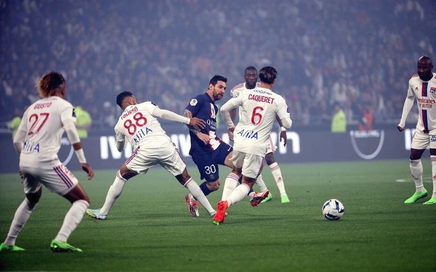 Messi liên tục cày ải dù đã 35 tuổi.