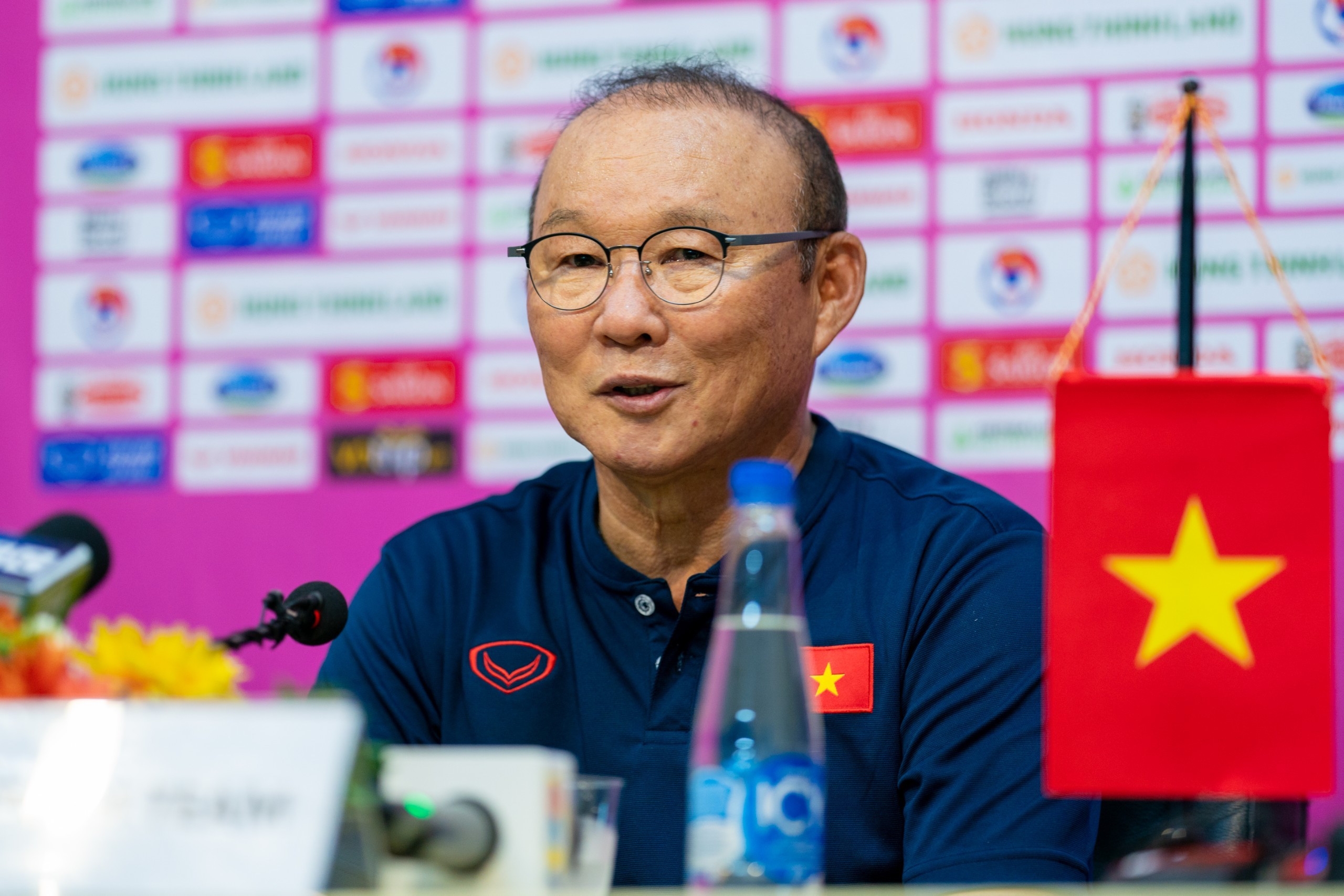 HLV Park Hang-seo nở nụ cười... Ảnh: Chí Hùng.