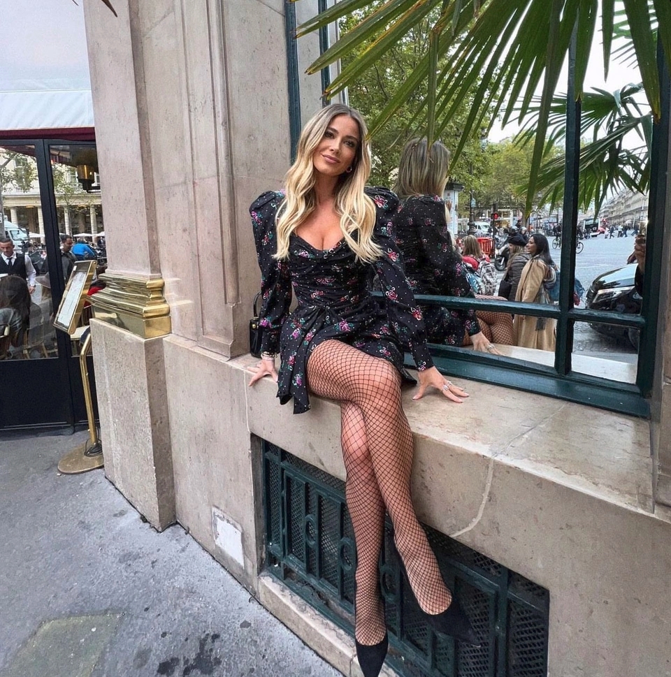 Nữ phóng viên được truyền thông Italy ưu ái gọi với cái tên "nữ phóng viên bóng đá quyến rũ nhất thế giới".