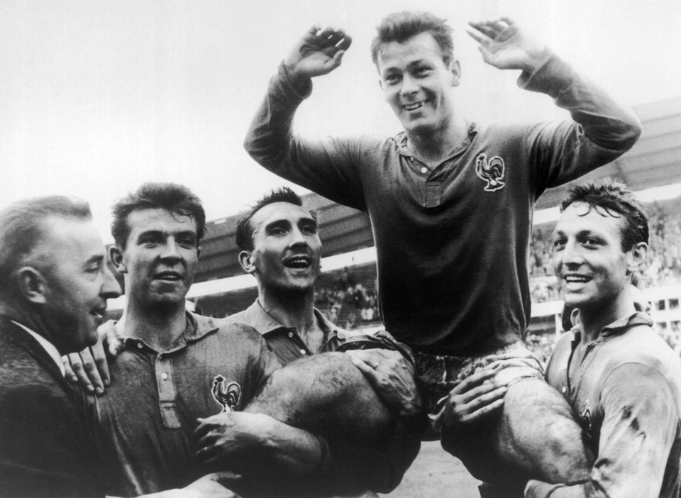 Fontaine là một trong 3 cầu thủ lập 2 hat-trick tại World Cup, bên cạnh Sandor Kocsis (World Cup 1954) và Gerd Muller (World Cup 1970).