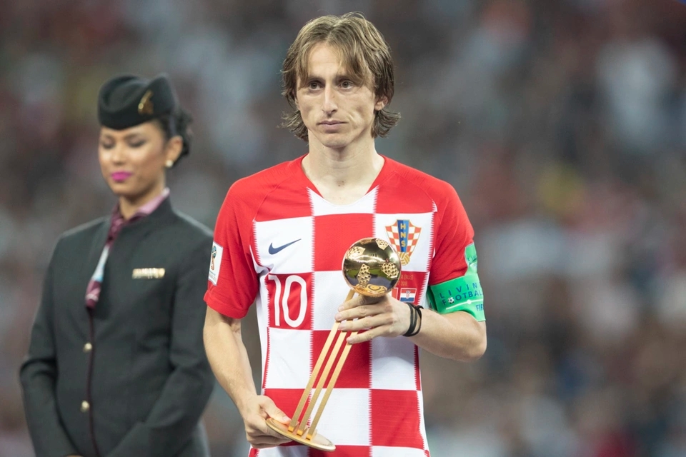 Luka Modric (Croatia): Ở tuổi 33, Modric có kỳ chung kết World Cup 2018 để đời khi giúp Croatia giành ngôi á quân đầy bất ngờ. Cá nhân Modric cũng nhận danh hiệu Quả bóng vàng World Cup ở giải năm đó. Ở World Cup 2022, Modric vẫn là thủ lĩnh hàng tiền vệ Croatia.