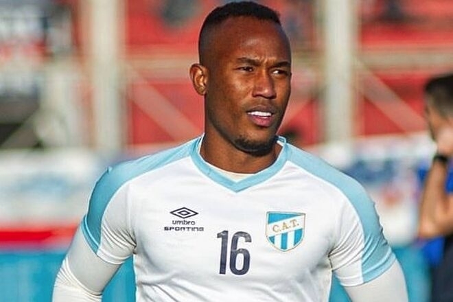 Balanta đổ ngục trong lúc tập luyện.