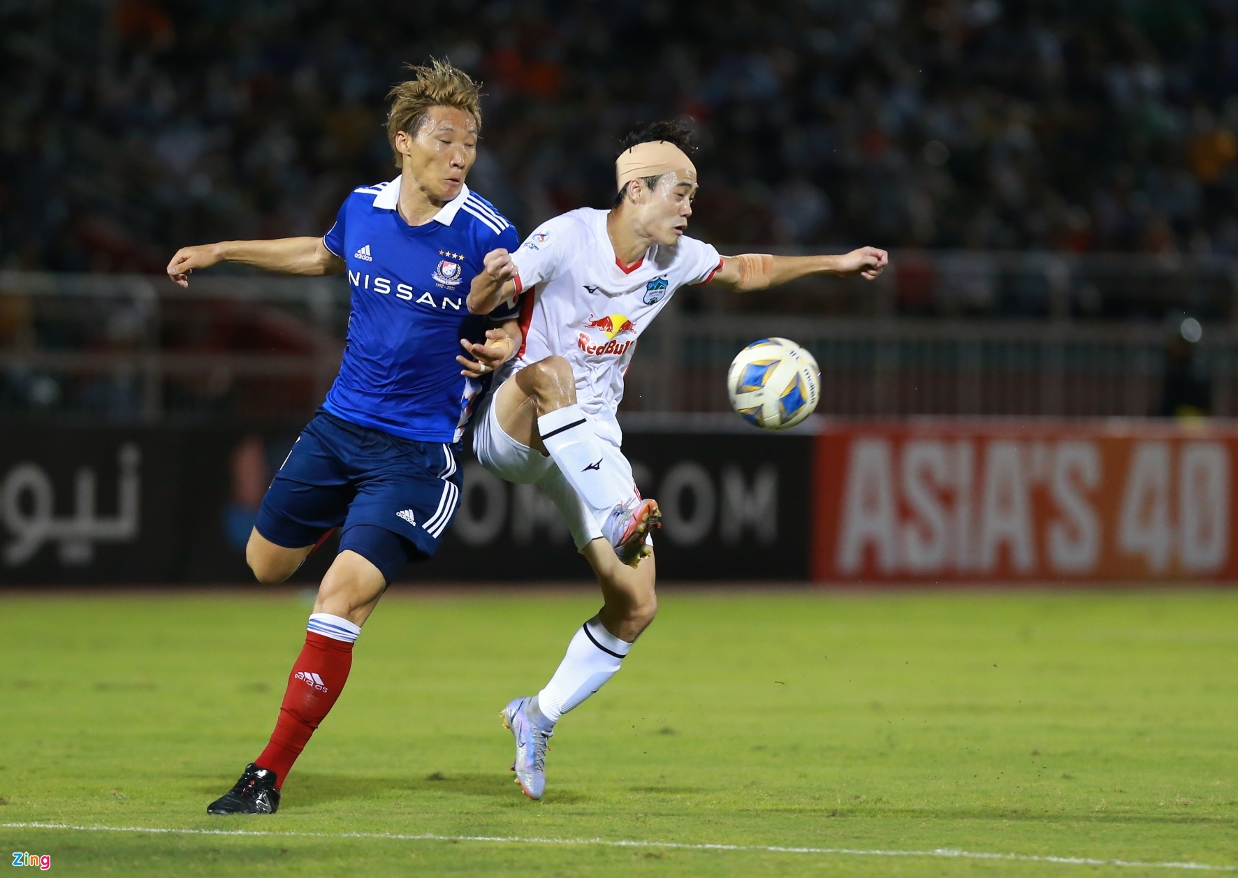 Văn Toàn (phải) từng chơi rất hay ở AFC Champions League 2022 và được các HLV nước ngoài đánh giá cao. Ảnh: Y Kiện.