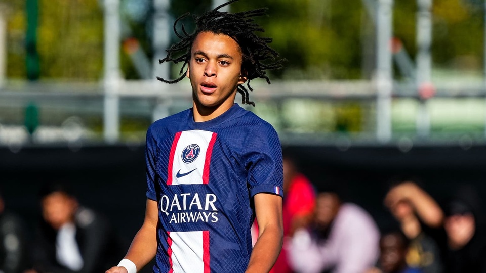 Em trai Kylian Mbappe có cơ hội thử sức với đội một PSG.