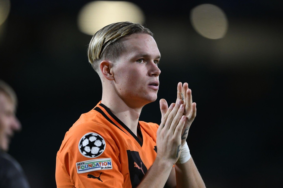 Mùa này, Mudryk ra sân 18 trận cho Shakhtar Donetsk, ghi 10 bàn và có 8 kiến tạo. HLV Mikel Arteta nhắm tiền đạo sinh năm 2001 suốt một năm qua. Với việc Gabriel Jesus dính chấn thương ở World Cup 2022, Arsenal càng gấp rút đẩy tiến độ thương vụ này.