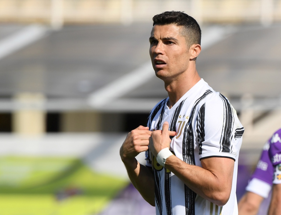 Tuy nhiên, mối quan hệ giữa "siêu cò" Mendes và Ronaldo đổ vỡ trong giai đoạn cuối năm 2022. Tiền đạo 37 tuổi được cho là muốn Mendes đưa anh đến Chelsea hoặc Bayern Munich. Đáp lại đề nghị của Ronaldo, "siêu cò" này tỏ ra giận dữ và đôi bên quyết định chấm dứt hợp tác.