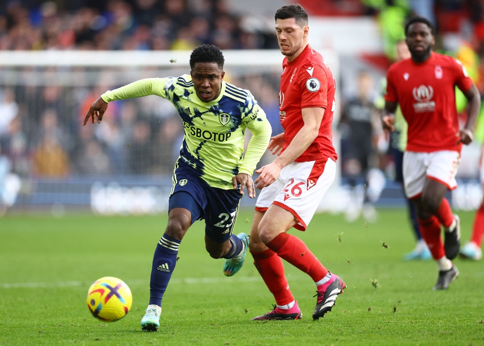 Luis Sinisterra (áo xanh) chơi 11 trận cho Leeds từ đầu mùa này. Tiền vệ người Colombia nằm trong số những cầu thủ kỹ thuật tại Premier League với trung bình 2,2 lần qua người thành công mỗi trận.