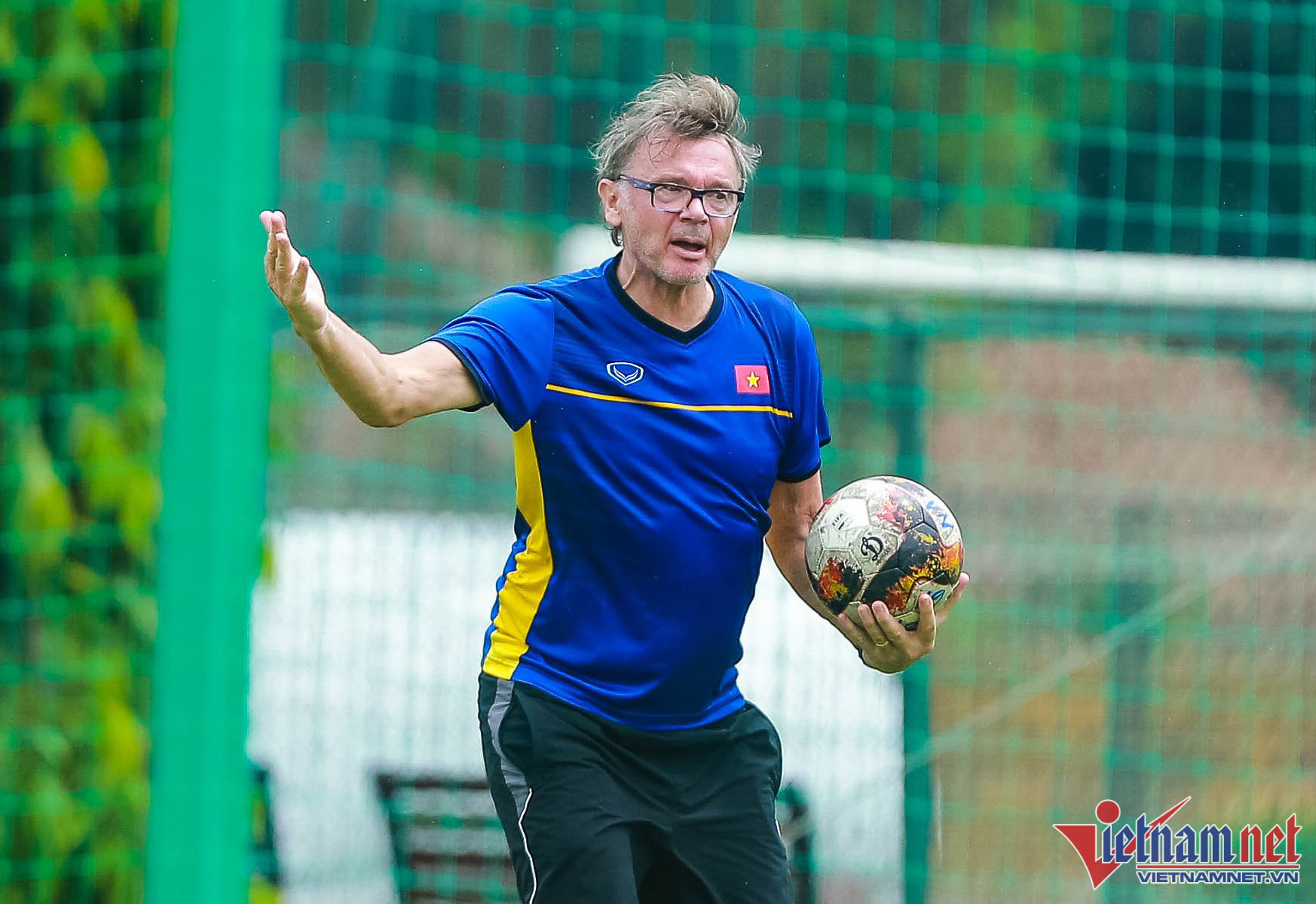 HLV Philippe Troussier có sự tính toán kỹ cho đội U23 và tuyển Việt Nam.