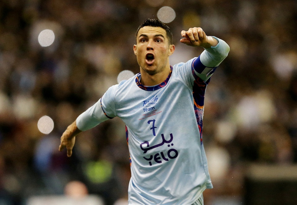 Sau cuộc phỏng vấn gây tranh cãi với Piers Morgan, Cristiano Ronaldo bị MU chấm dứt hợp đồng vào cuối năm 2022. CR7 muốn tiếp tục chinh chiến ở châu Âu nhưng chọn Al Nassr bởi không nhiều CLB muốn có anh. Tại Trung Đông, Ronaldo đang thể hiện tốt. Anh ghi 8 bàn và có 2 pha kiến tạo sau 7 trận ở giải VĐQG Saudi Arabia.