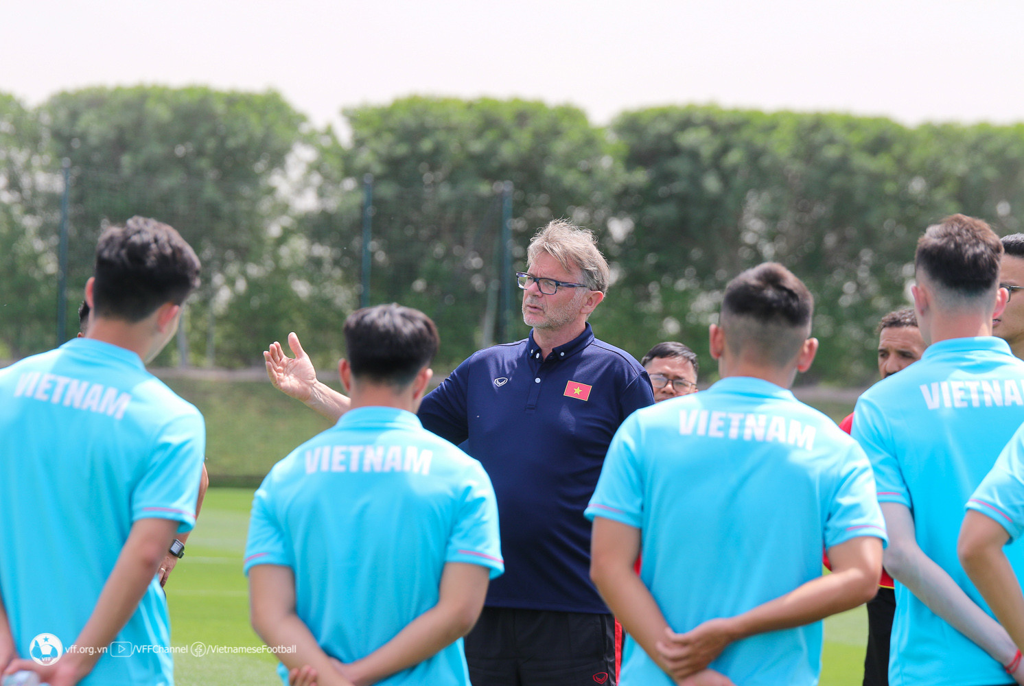 Thầy trò HLV Philippe Troussier tiếp tục có buổi tập vào 17h00 chiều nay theo giờ địa phương (21h giờ Việt Nam). Đây mới là buổi tập mang tính chuyên môn đầu tiên của U23 Việt Nam, chuẩn bị cho Doha Cup. Theo lịch thi đấu tại Doha Cup 2023, 2h45 ngày 23/3, U23 Việt Nam gặp U23 Iraq. Sau đó, 0h30 ngày 26/3, thầy trò HLV Philippe Troussier đá lượt trận thứ 2 gặp U23 UAE.
