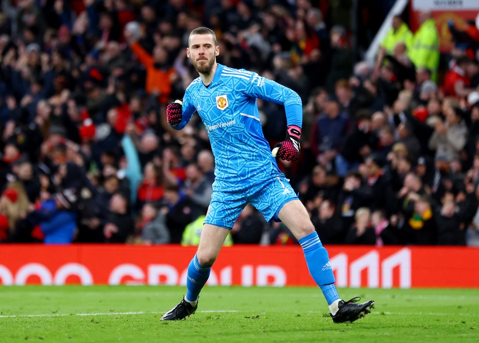 David de Gea của MU áp sát Pope trong cuộc đua giành Găng tay vàng. Thủ thành của MU giữ sạch lưới 12 trận. Tuy nhiên, "Quỷ đỏ" lại để thủng lưới đến 37 bàn sau 28 trận từ đầu mùa, thành tích kém nhất trong top 4 Premier League hiện tại.