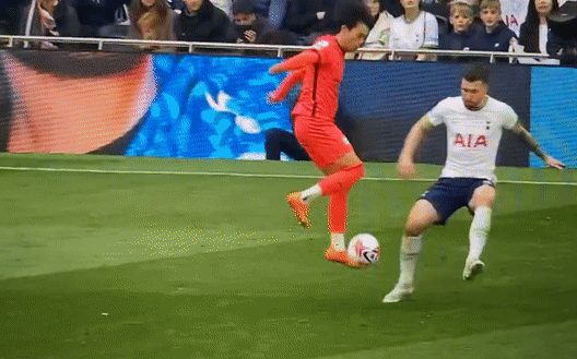 Brighton lẽ ra phải được hưởng phạt đền ở tình huống phạm lỗi của Hojbjerg.