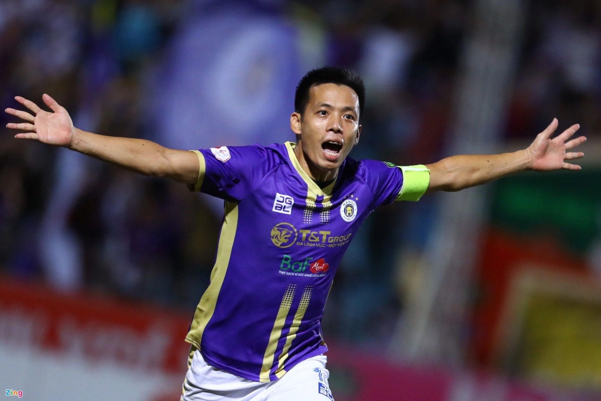 CLB Hà Nội sẽ mất Văn Quyết vì thẻ đỏ.